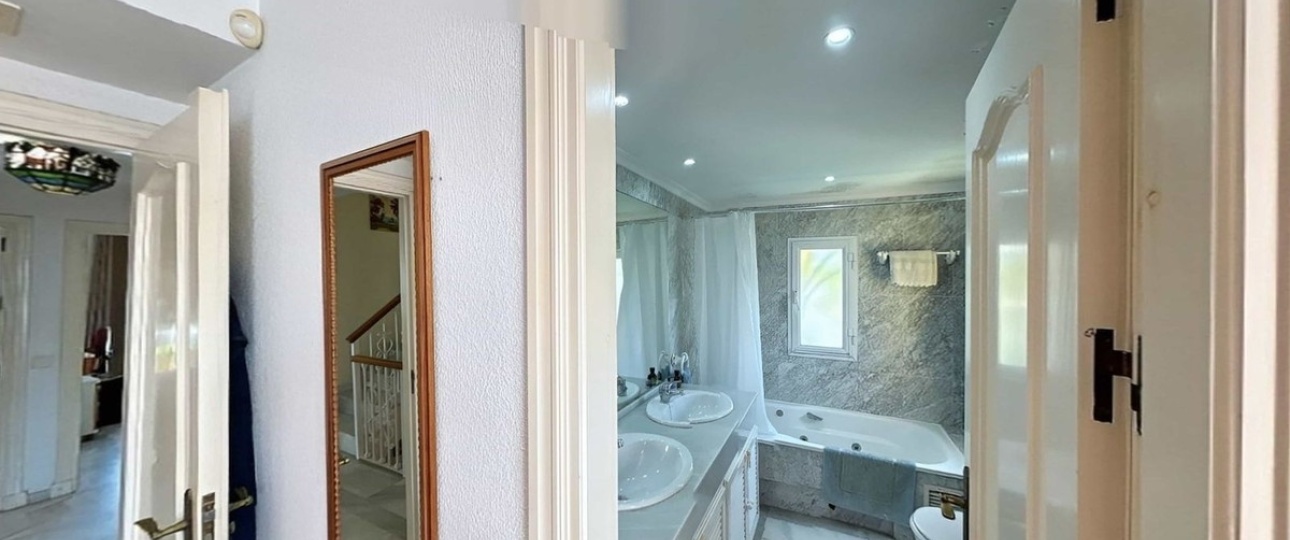 Resale - Villa - Estepona - New Golden Mile