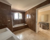 Resale - Villa - Estepona - Selwo