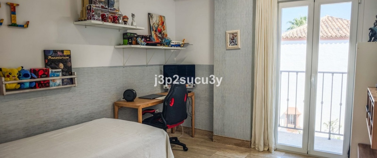 Resale - Villa - Estepona - Selwo