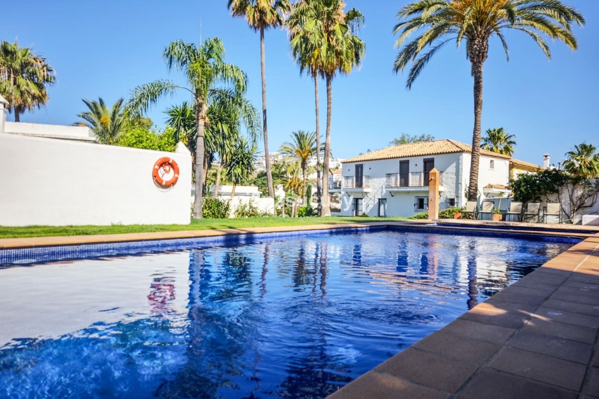 Resale - Villa - Estepona - Selwo