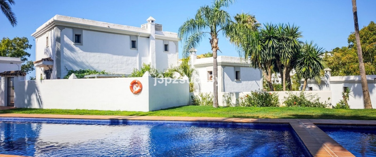 Resale - Villa - Estepona - Selwo