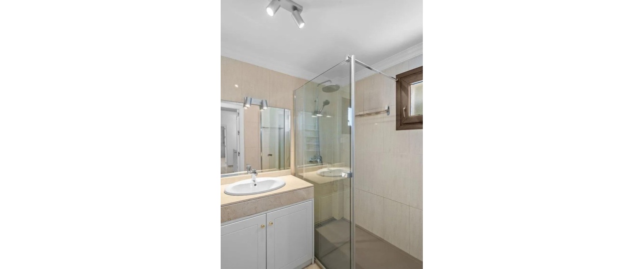 Resale - Villa - Estepona - Selwo