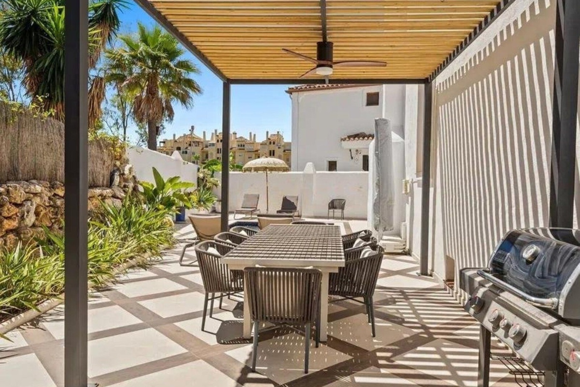 Resale - Villa - Estepona - Selwo