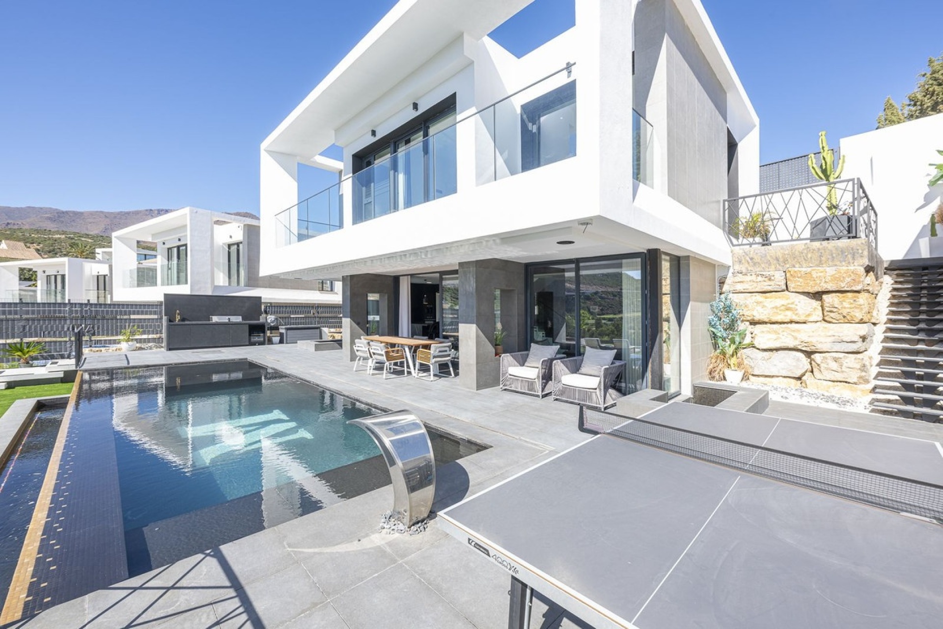 Resale - Villa - Estepona - Valle Romano