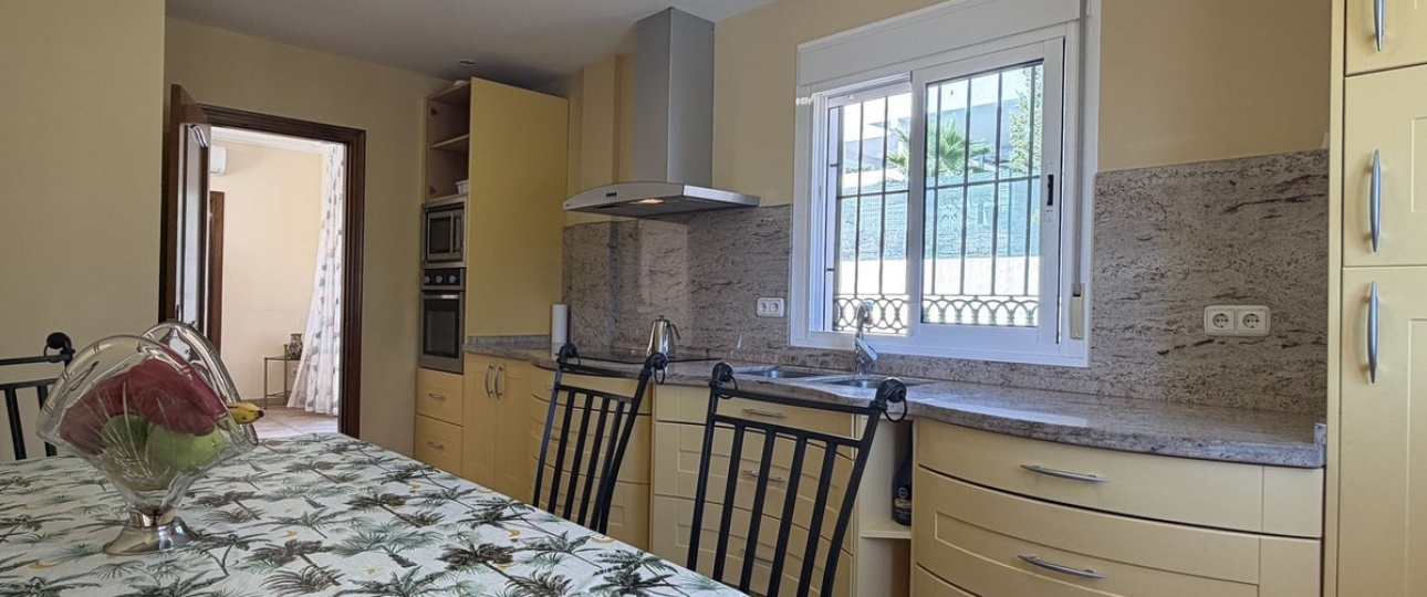 Resale - Villa - Estepona - Valle Romano