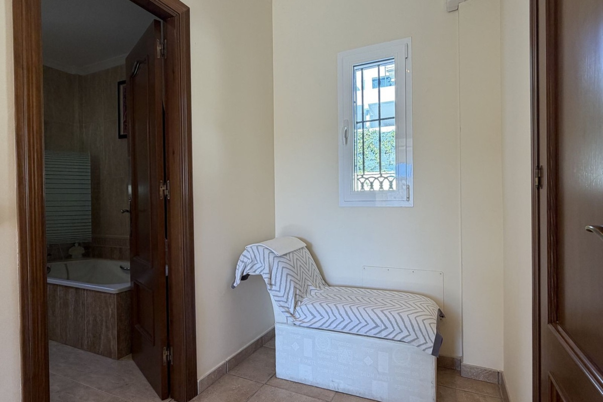Resale - Villa - Estepona - Valle Romano