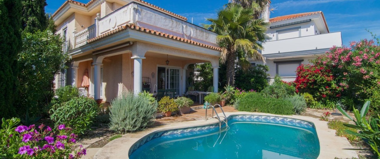 Resale - Villa - Fuengirola - Fuengirola Centro