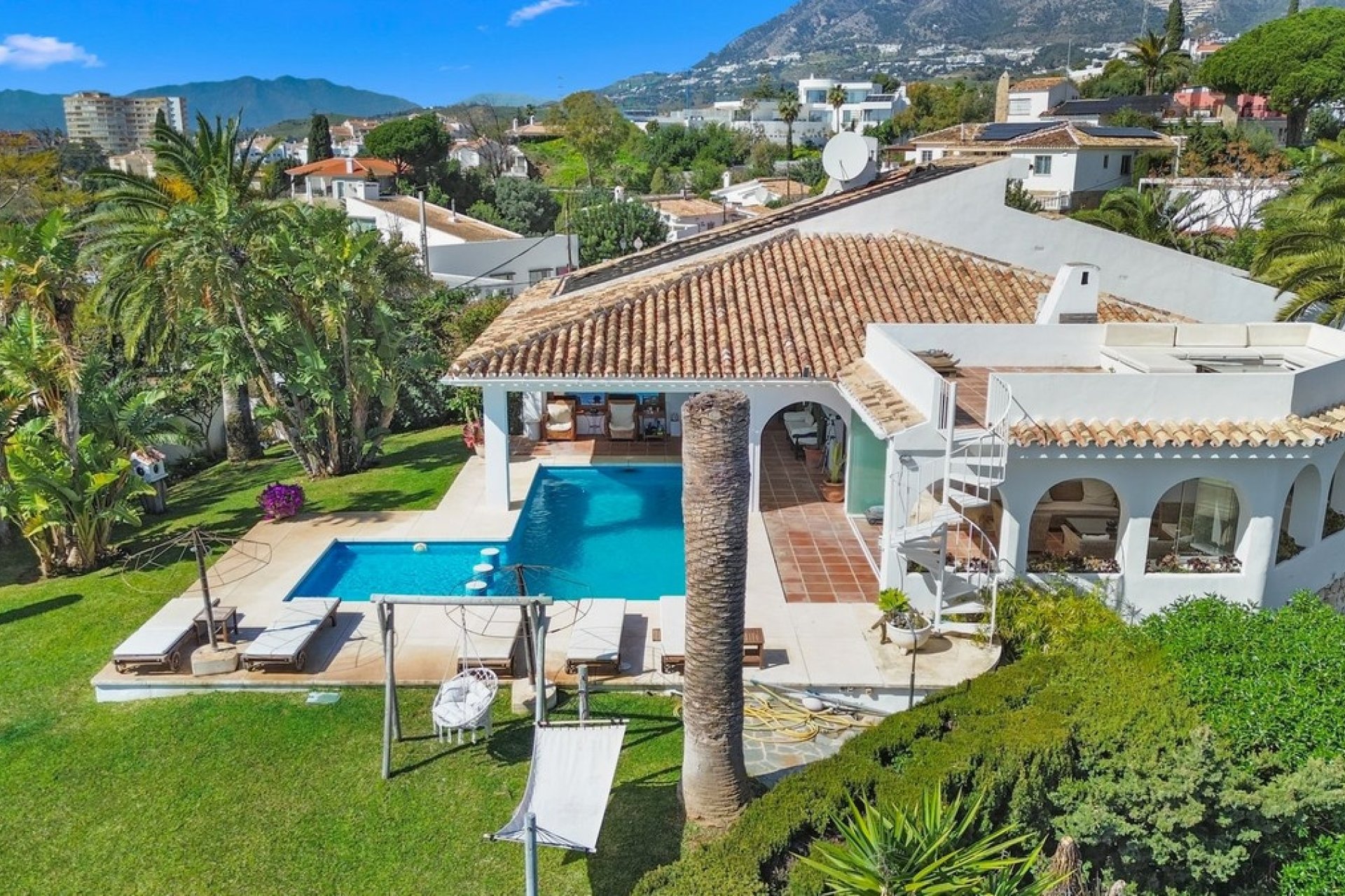 Resale - Villa - Fuengirola - Fuengirola Centro