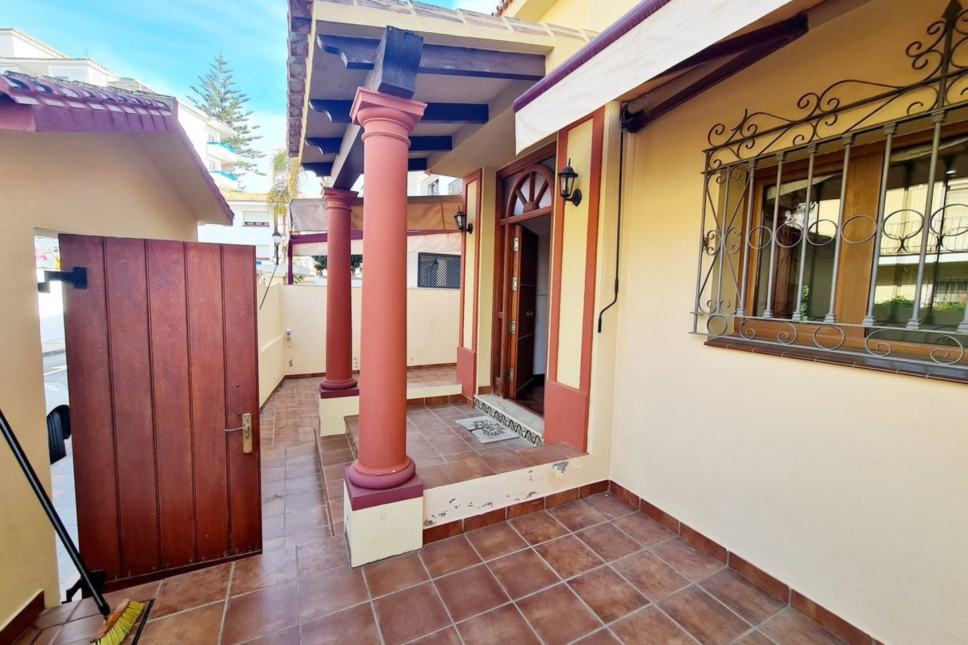 Resale - Villa - Fuengirola - Fuengirola Centro