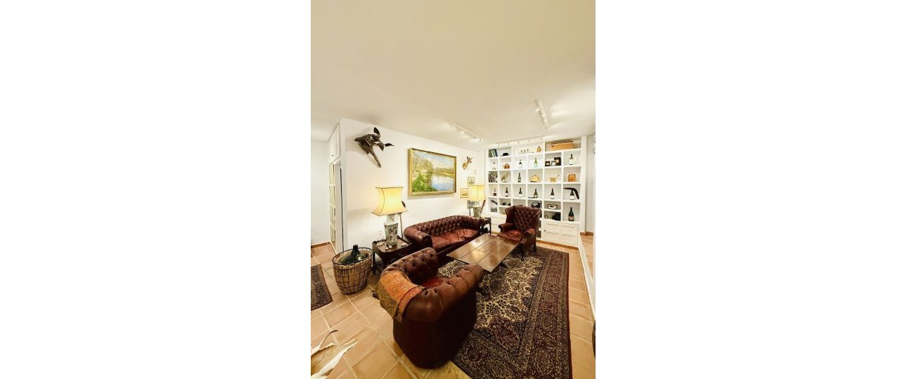 Resale - Villa - Marbella - Altos de los Monteros