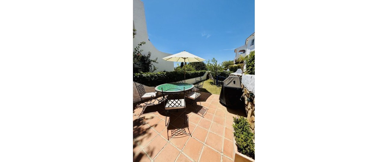Resale - Villa - Marbella - Altos de los Monteros