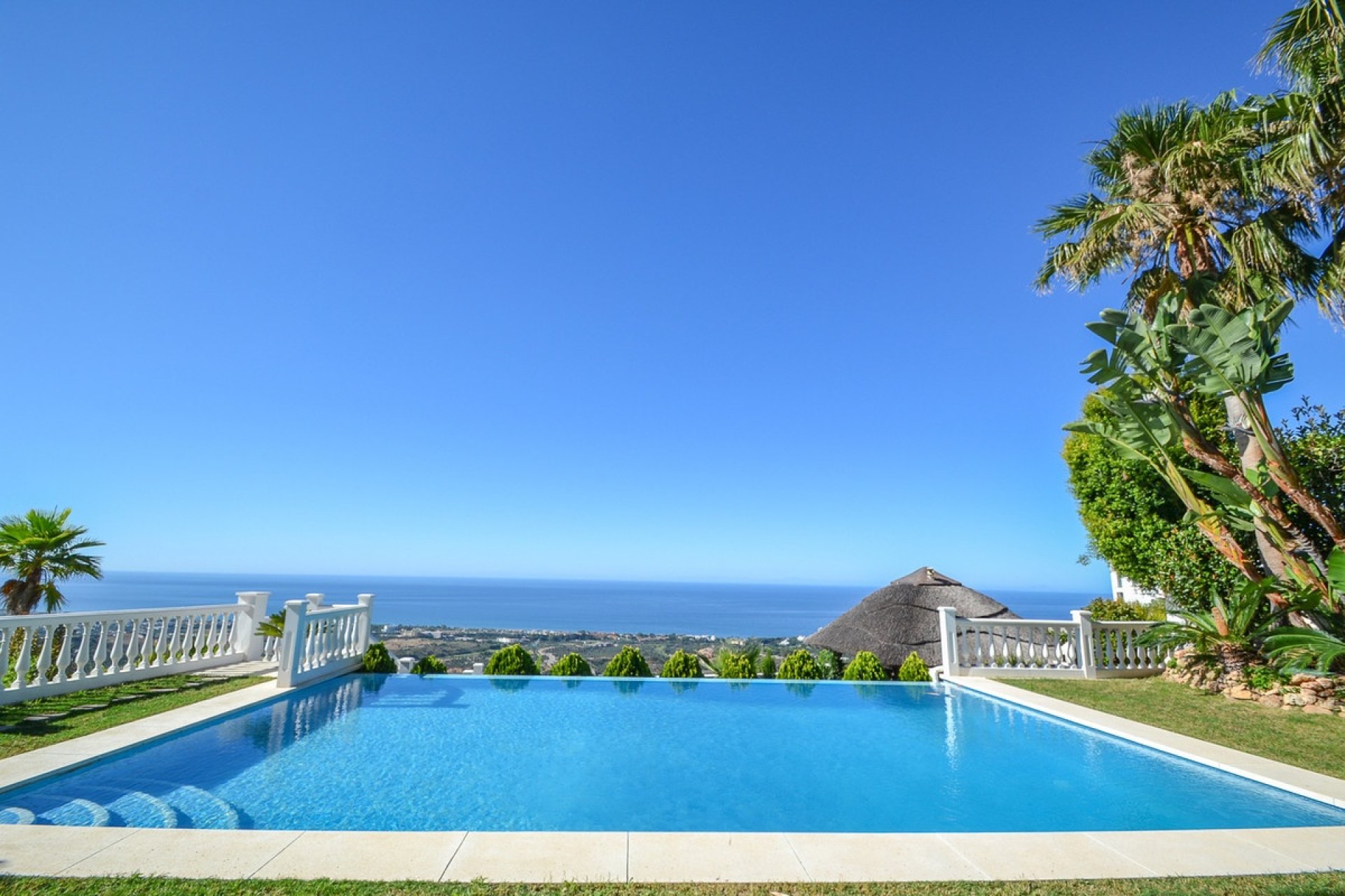 Resale - Villa - Marbella - Altos de los Monteros