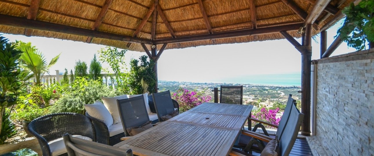 Resale - Villa - Marbella - Altos de los Monteros