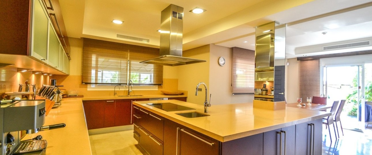 Resale - Villa - Marbella - Altos de los Monteros