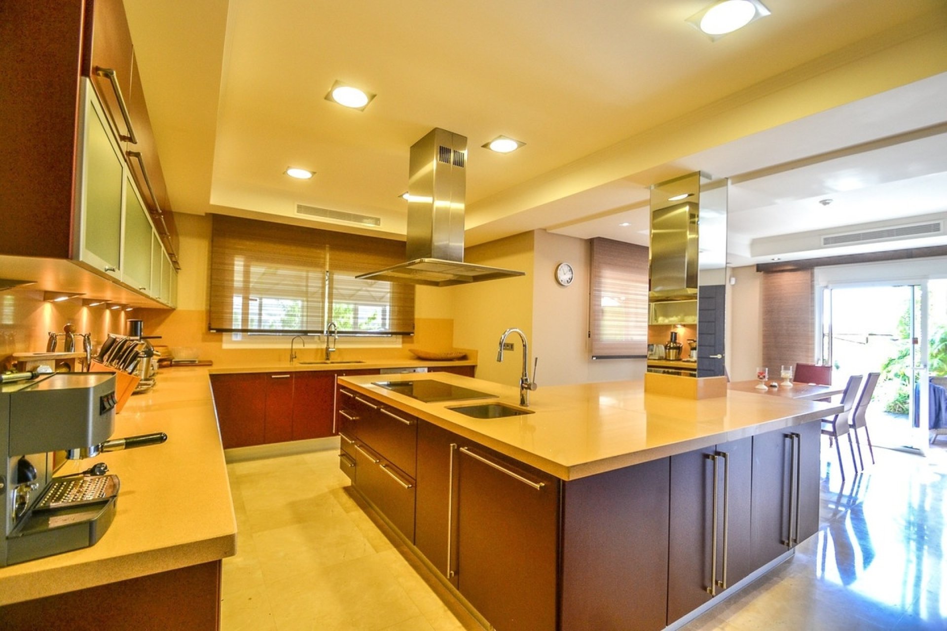 Resale - Villa - Marbella - Altos de los Monteros
