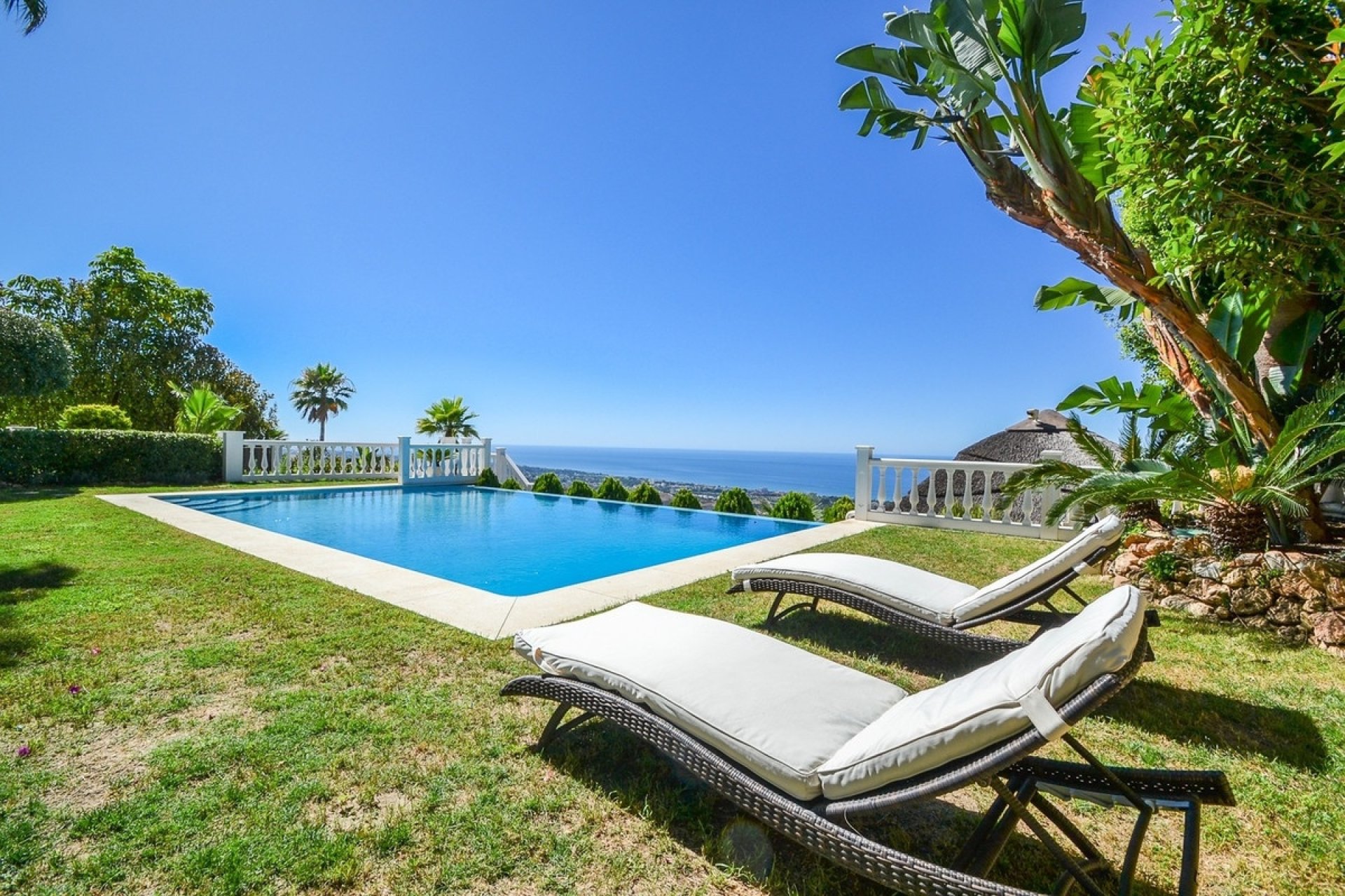 Resale - Villa - Marbella - Altos de los Monteros