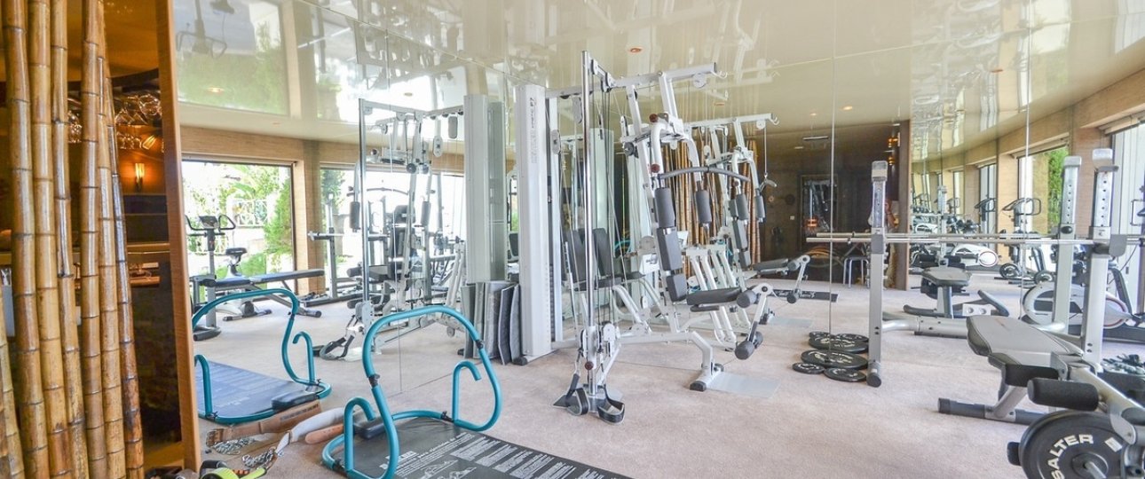 Resale - Villa - Marbella - Altos de los Monteros