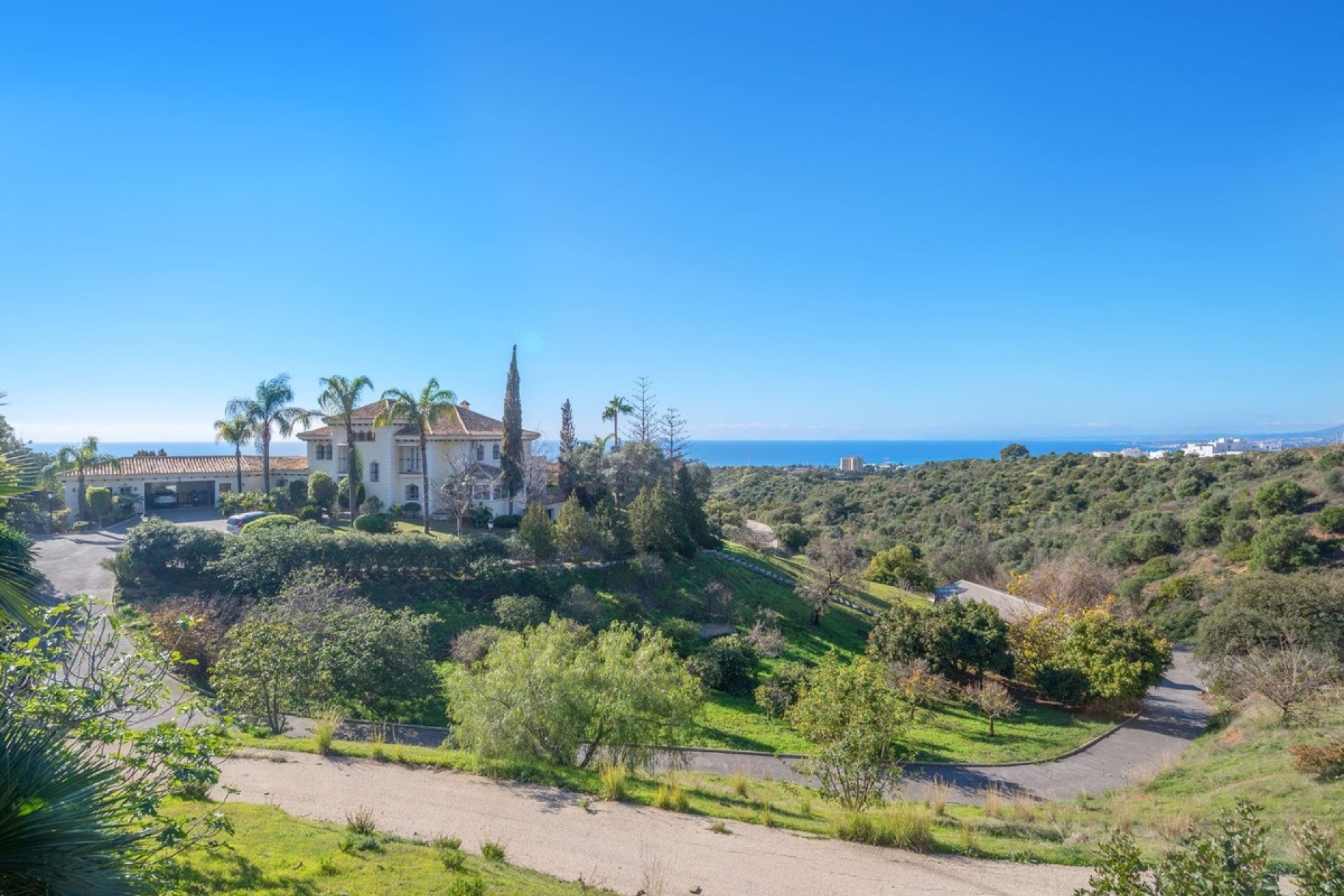 Resale - Villa - Marbella - Altos de los Monteros