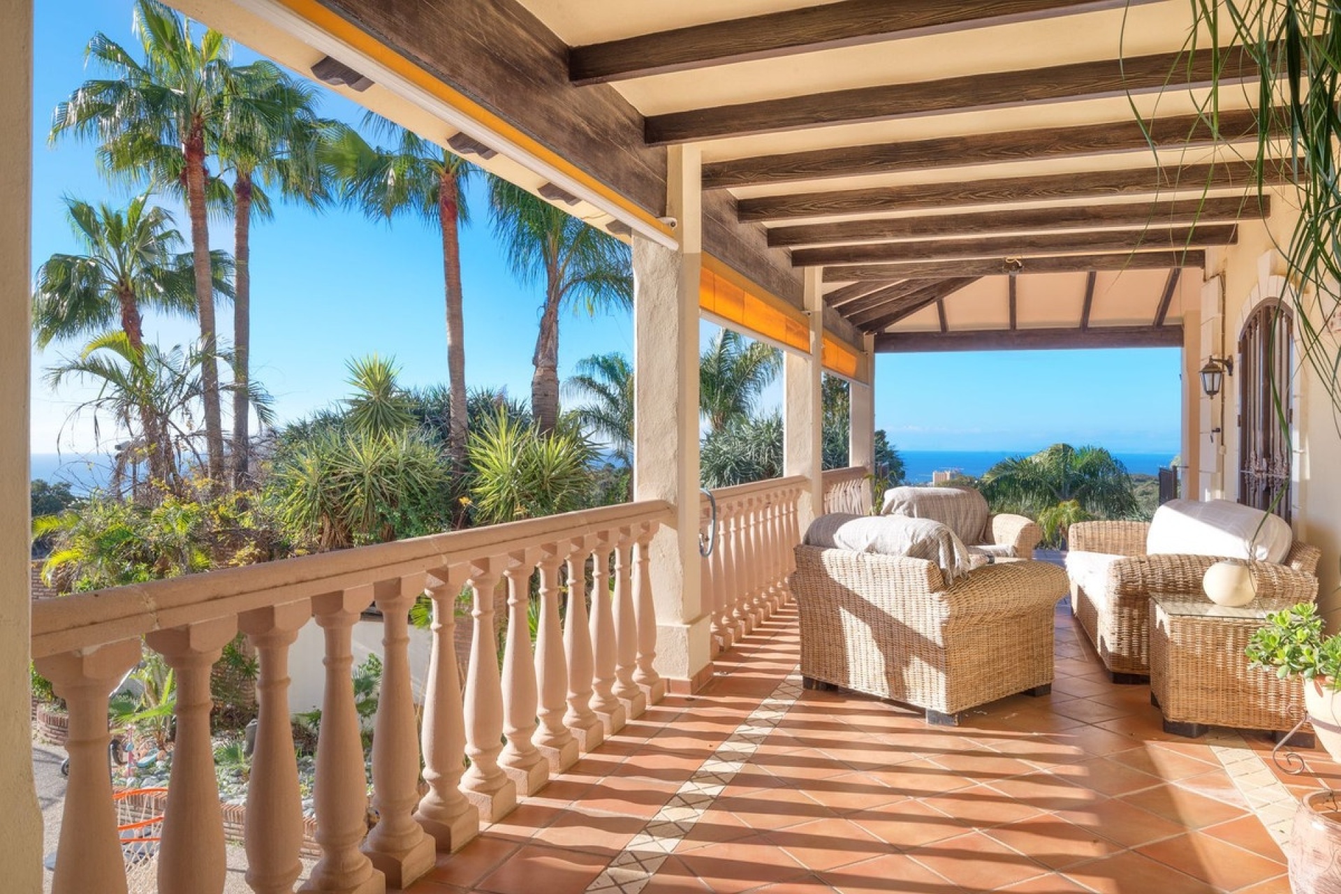 Resale - Villa - Marbella - Altos de los Monteros