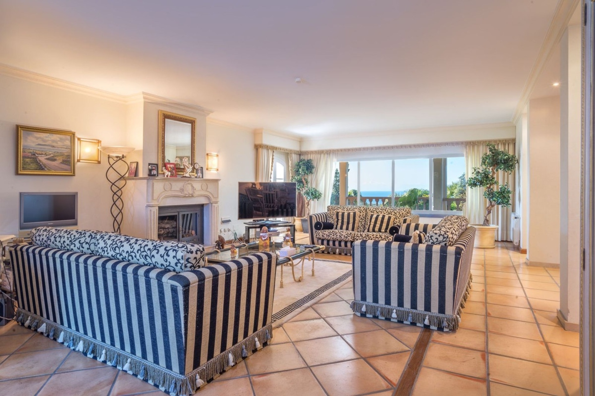 Resale - Villa - Marbella - Altos de los Monteros