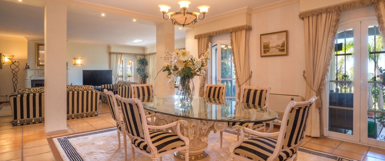 Resale - Villa - Marbella - Altos de los Monteros
