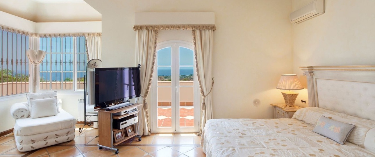 Resale - Villa - Marbella - Altos de los Monteros