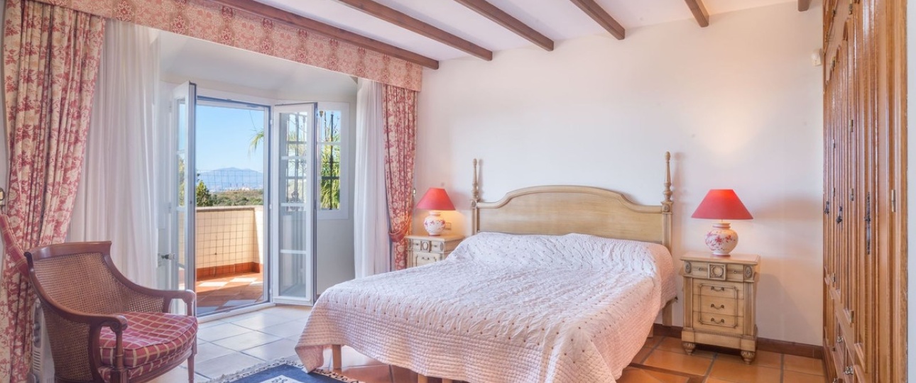 Resale - Villa - Marbella - Altos de los Monteros