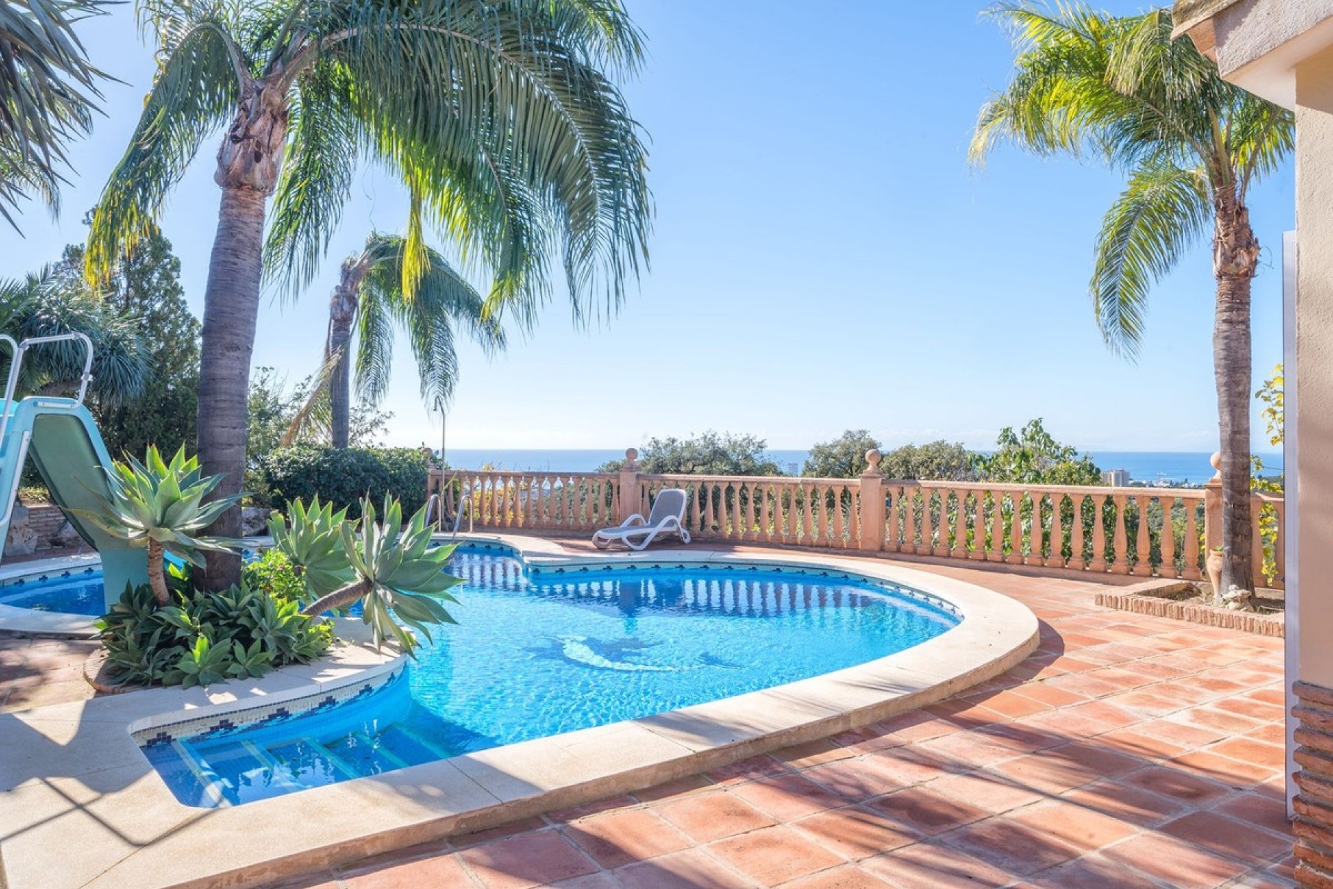 Resale - Villa - Marbella - Altos de los Monteros
