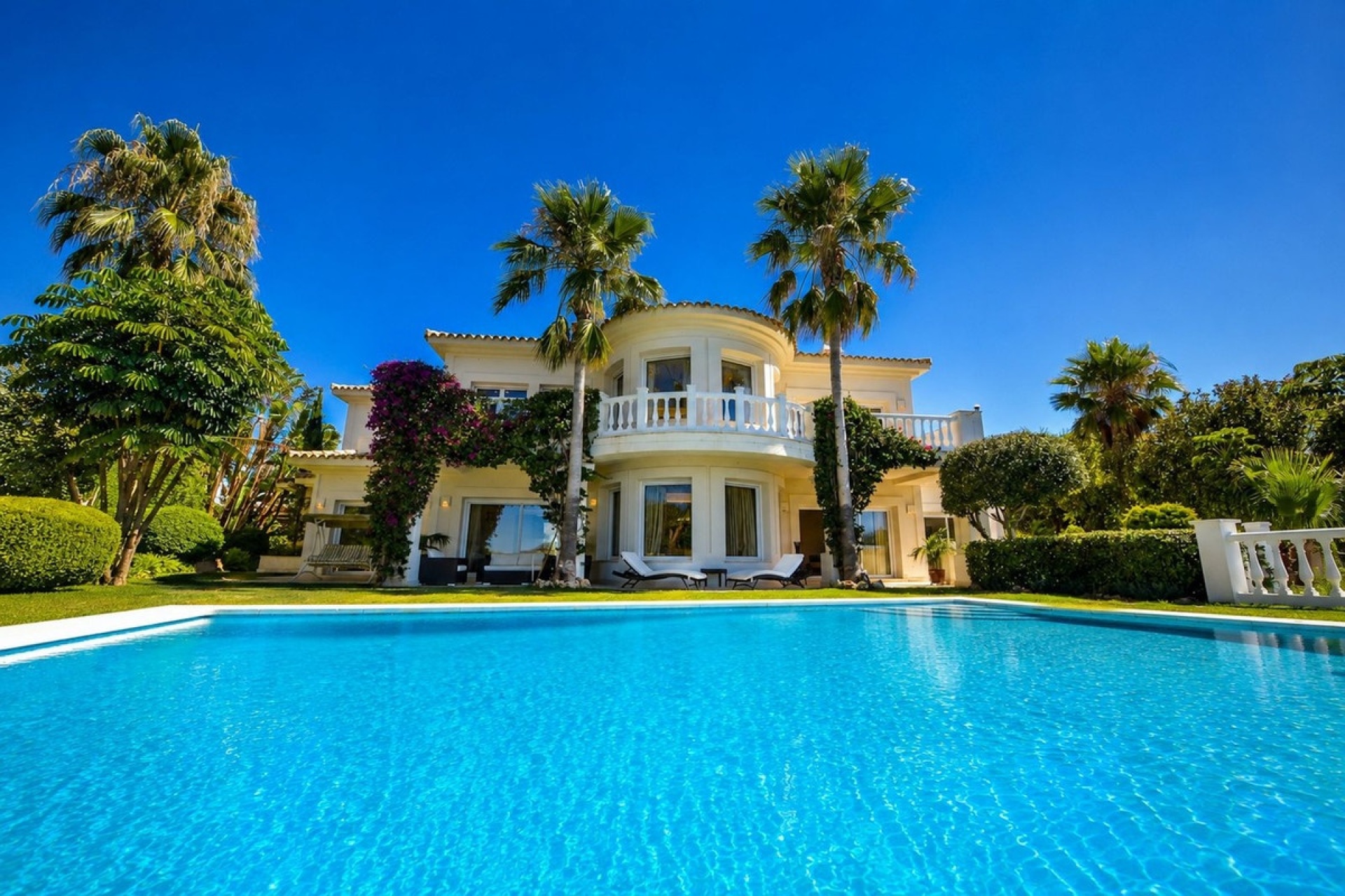 Resale - Villa - Marbella - Altos de los Monteros