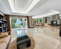 Resale - Villa - Marbella - Altos de los Monteros