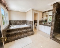 Resale - Villa - Marbella - Altos de los Monteros