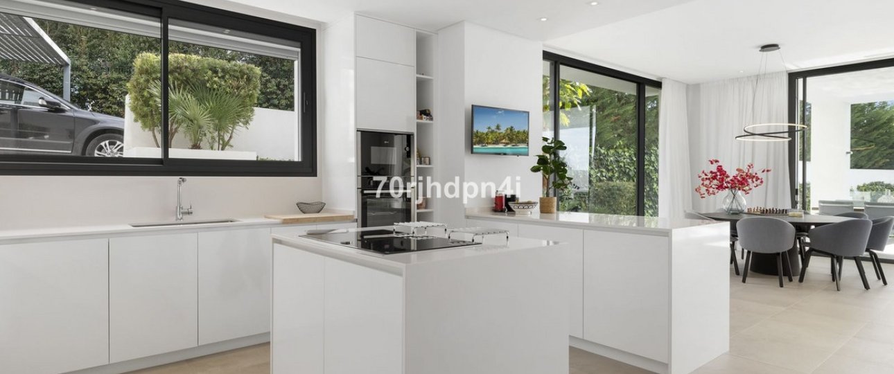 Resale - Villa - Marbella - Cabopino