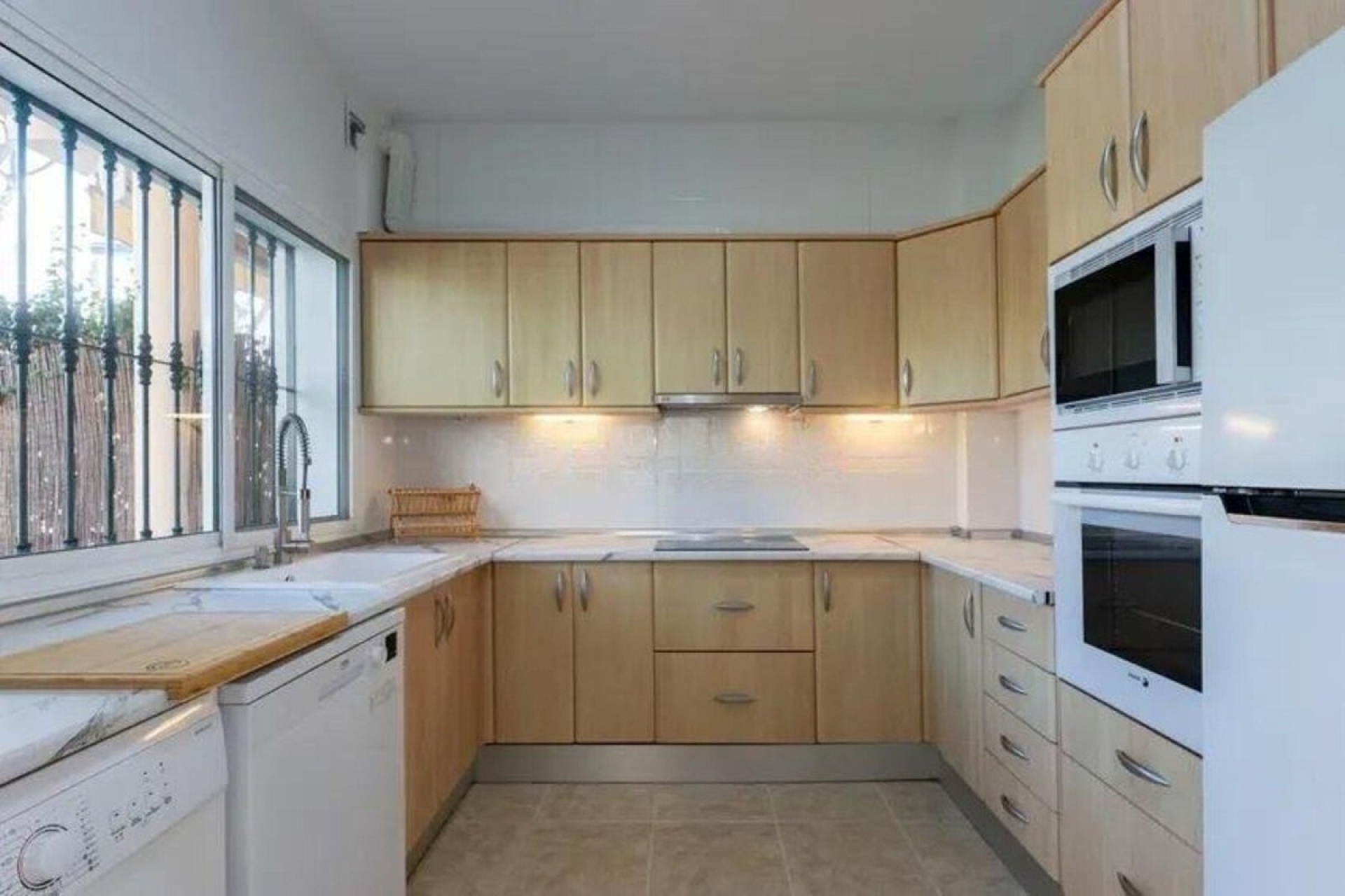 Resale - Villa - Marbella - Cabopino