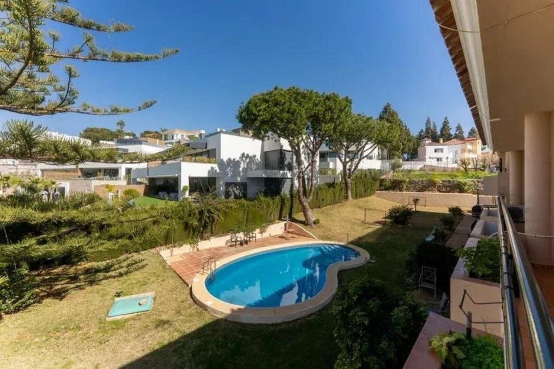 Resale - Villa - Marbella - Cabopino