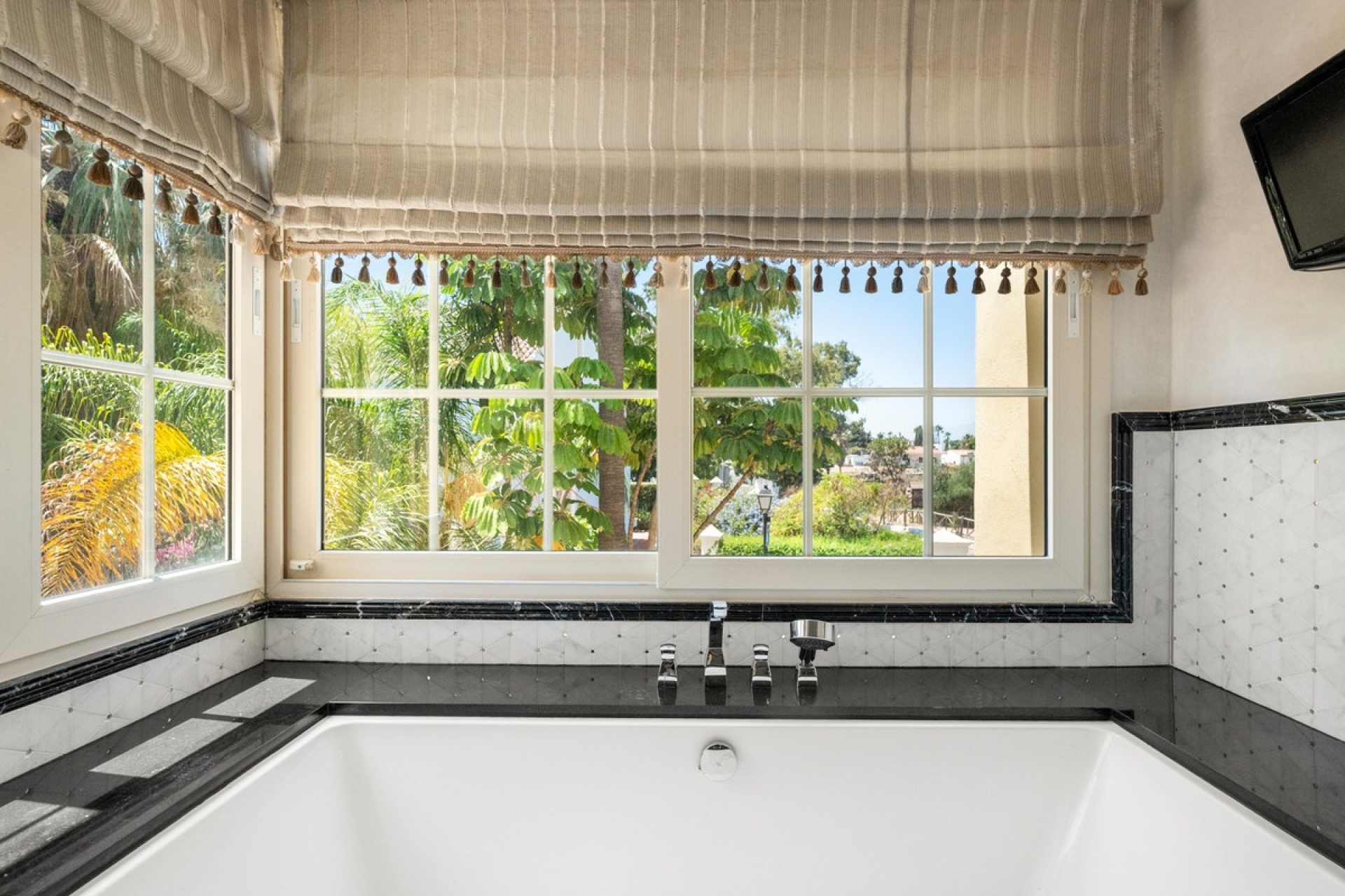 Resale - Villa - Marbella - Cortijo Blanco