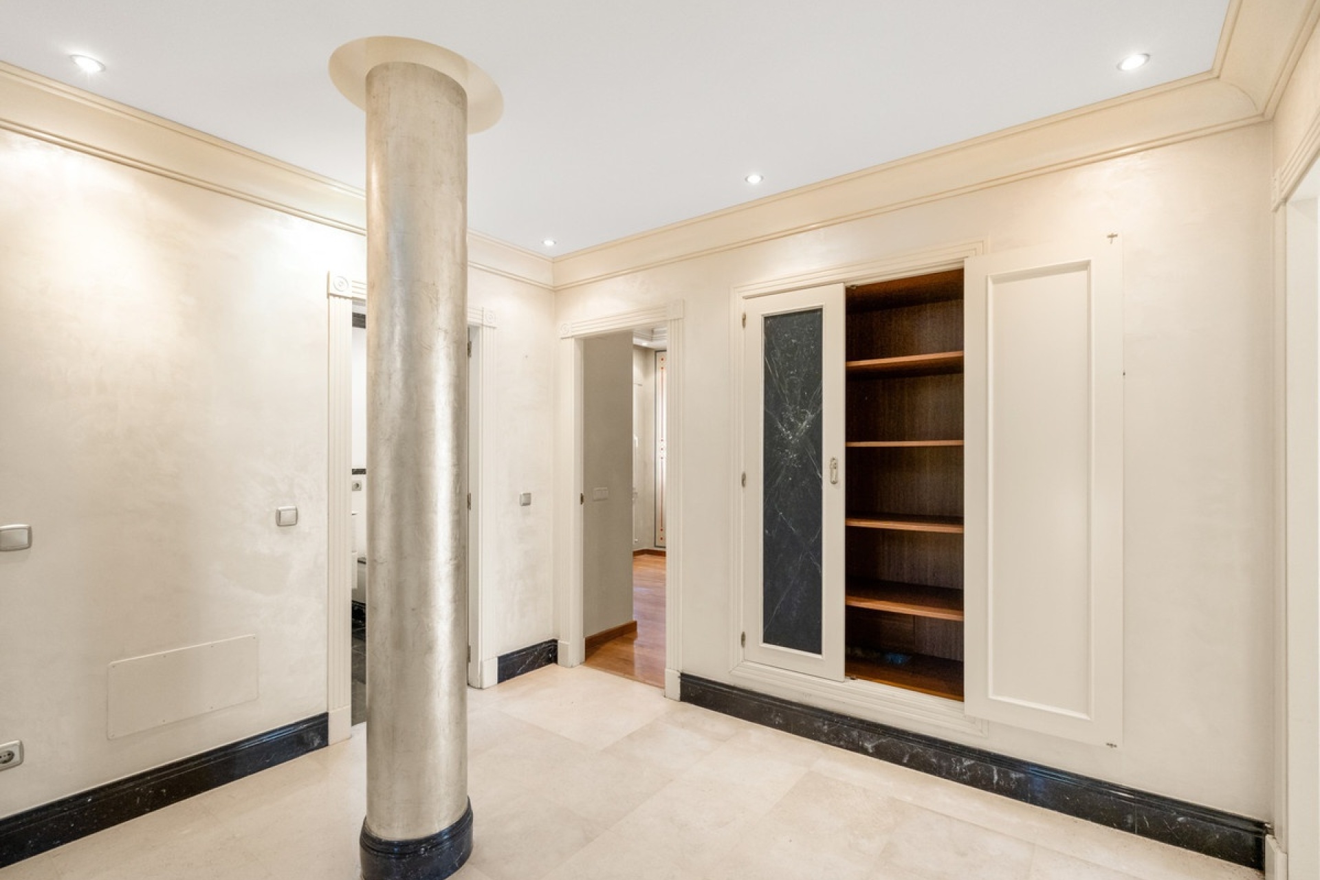 Resale - Villa - Marbella - Cortijo Blanco
