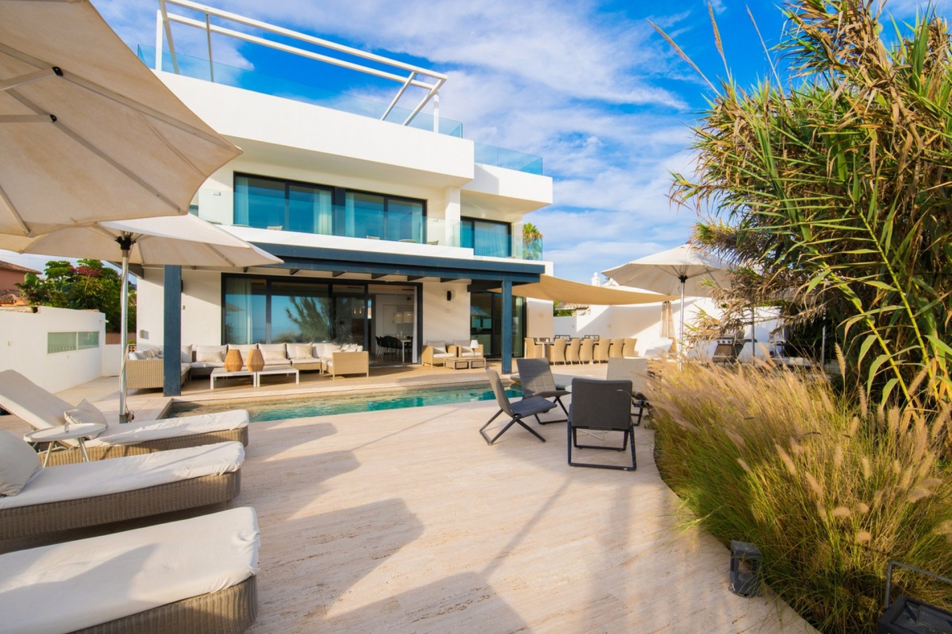 Resale - Villa - Marbella - Costabella