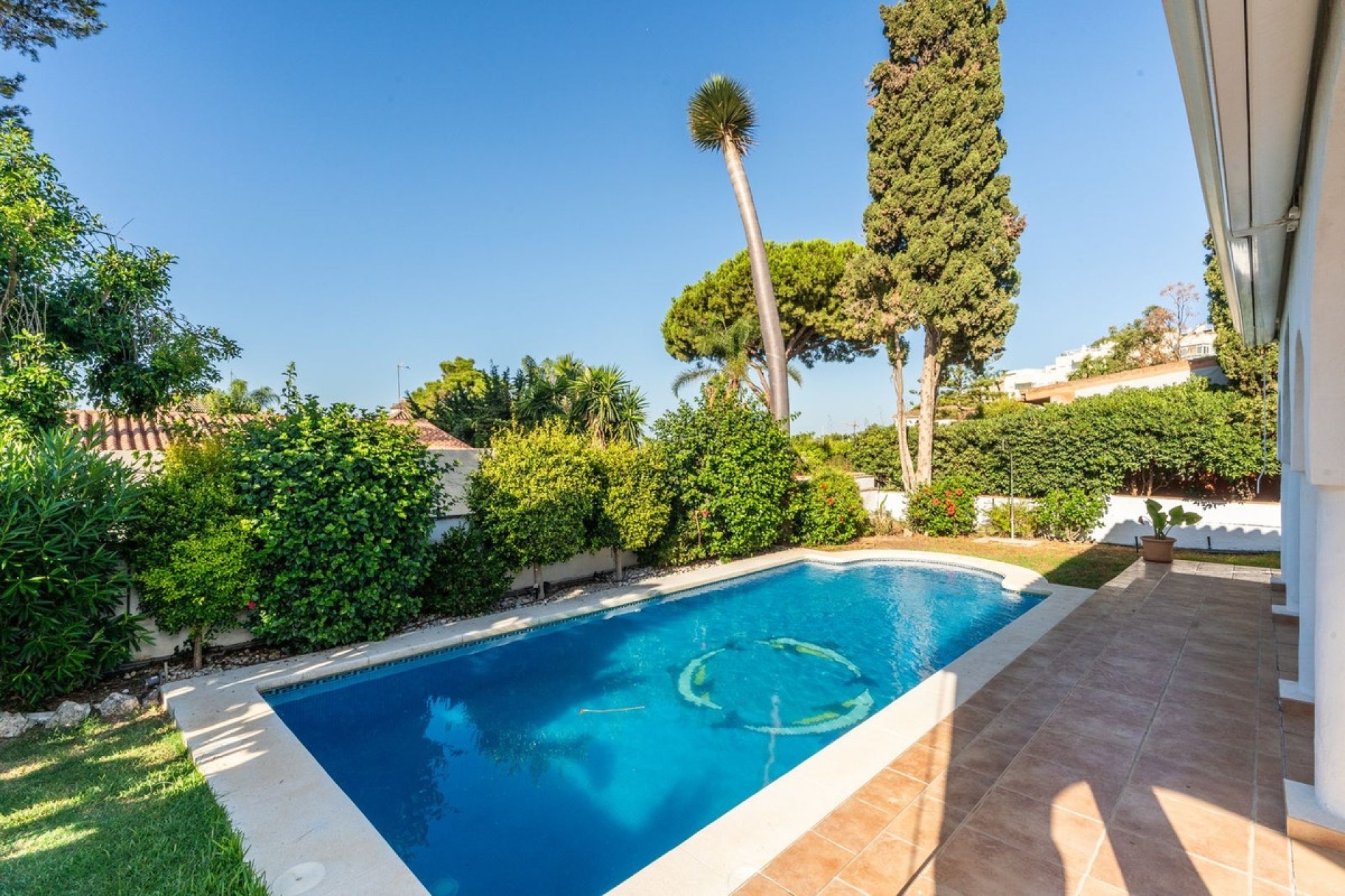 Resale - Villa - Marbella - Costabella