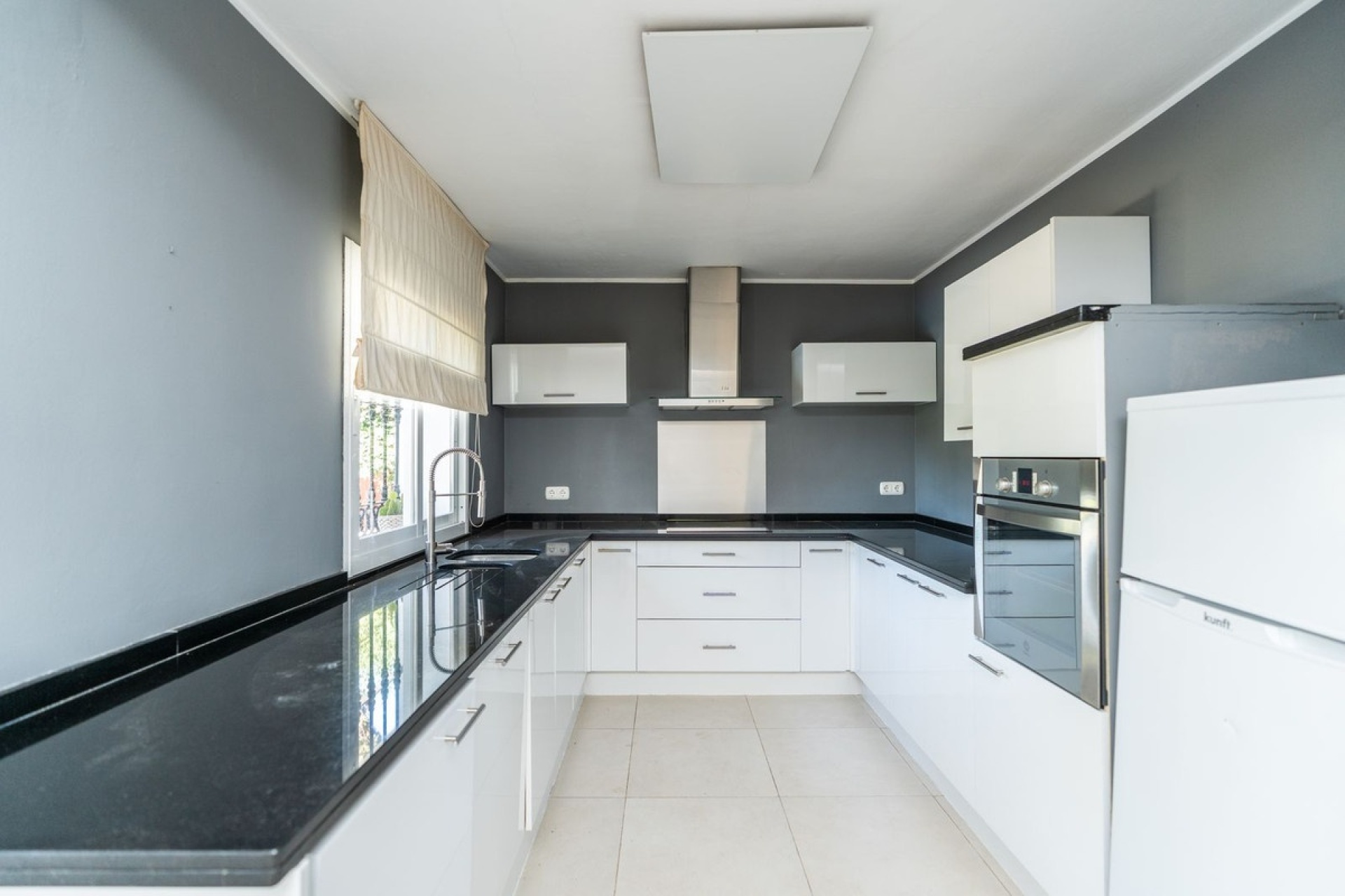 Resale - Villa - Marbella - Costabella