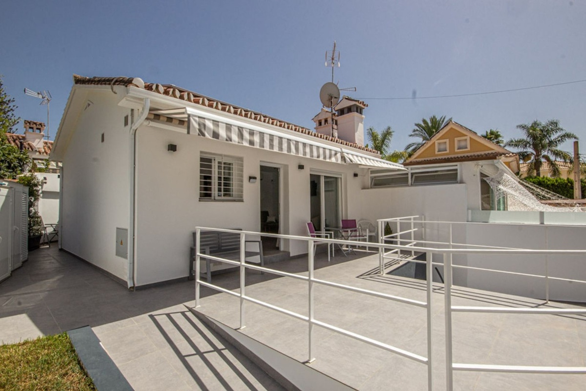 Resale - Villa - Marbella - Costabella