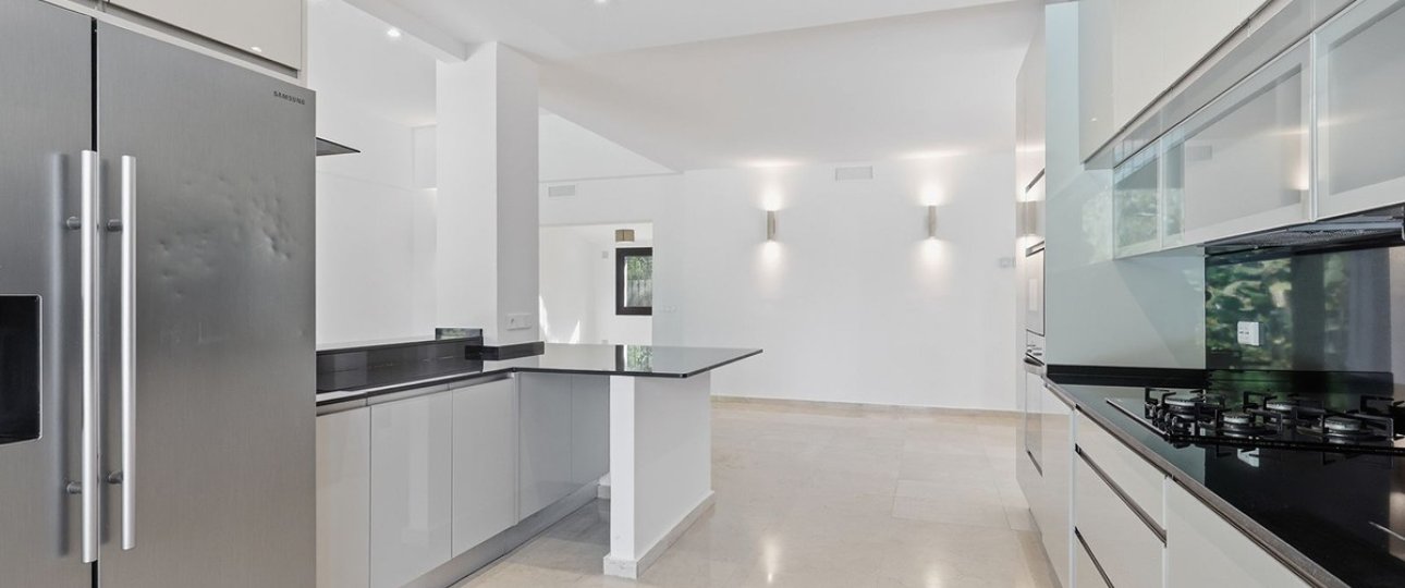 Resale - Villa - Marbella - El Rosario