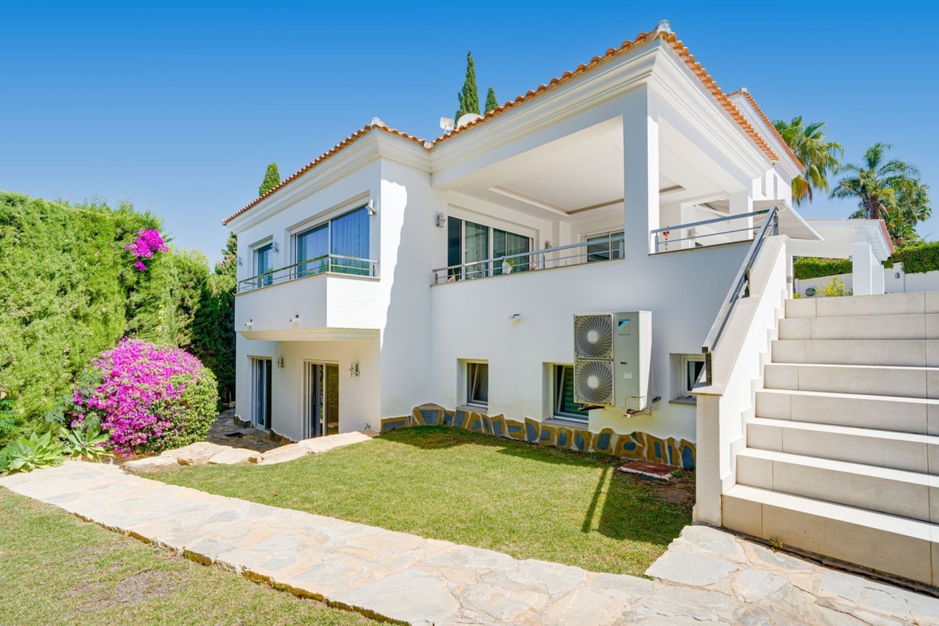 Resale - Villa - Marbella - El Rosario