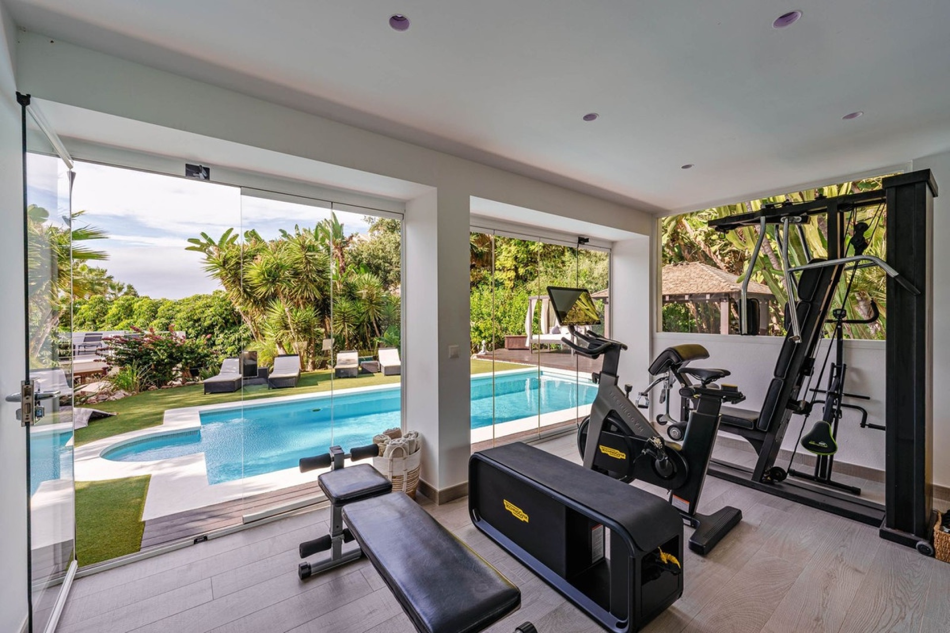 Resale - Villa - Marbella - El Rosario