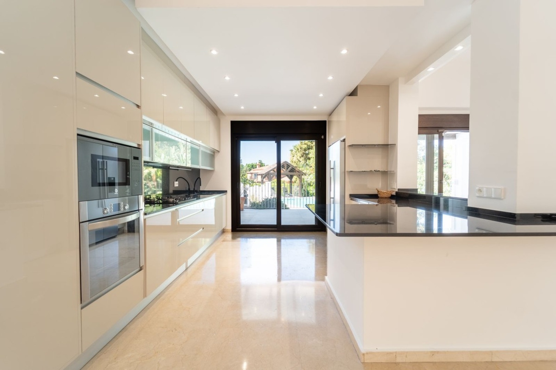Resale - Villa - Marbella - El Rosario