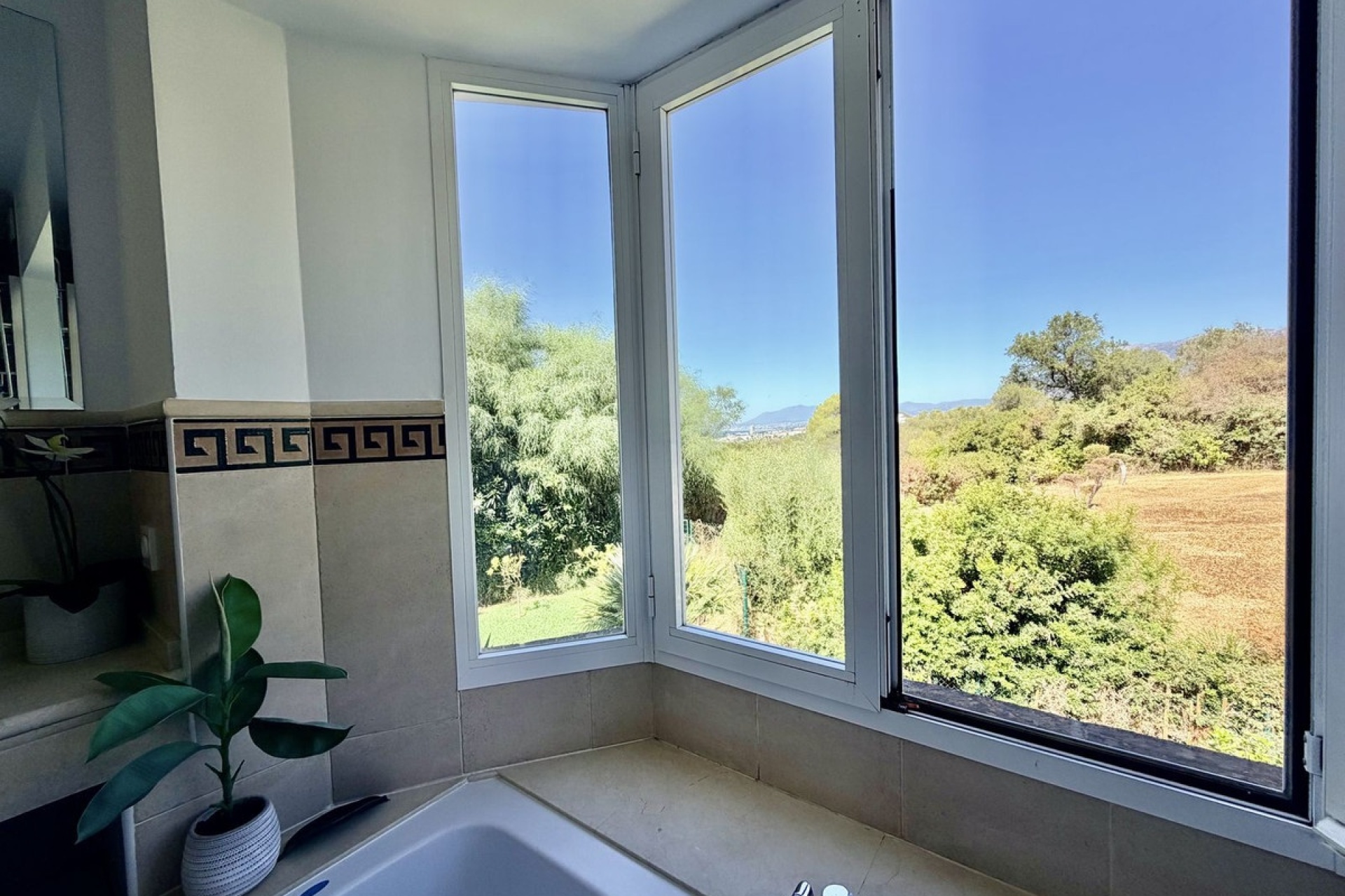 Resale - Villa - Marbella - El Rosario