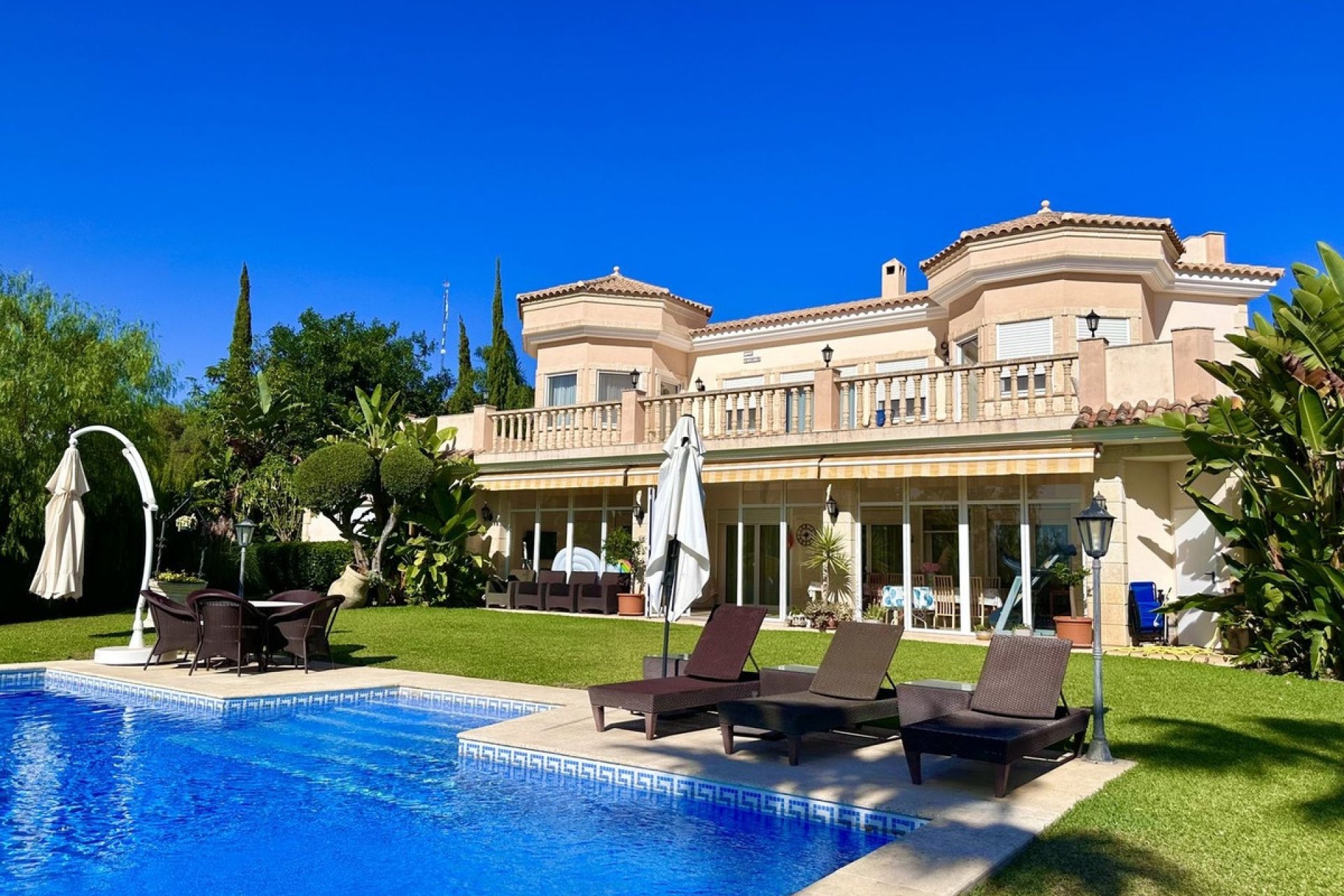 Resale - Villa - Marbella - El Rosario