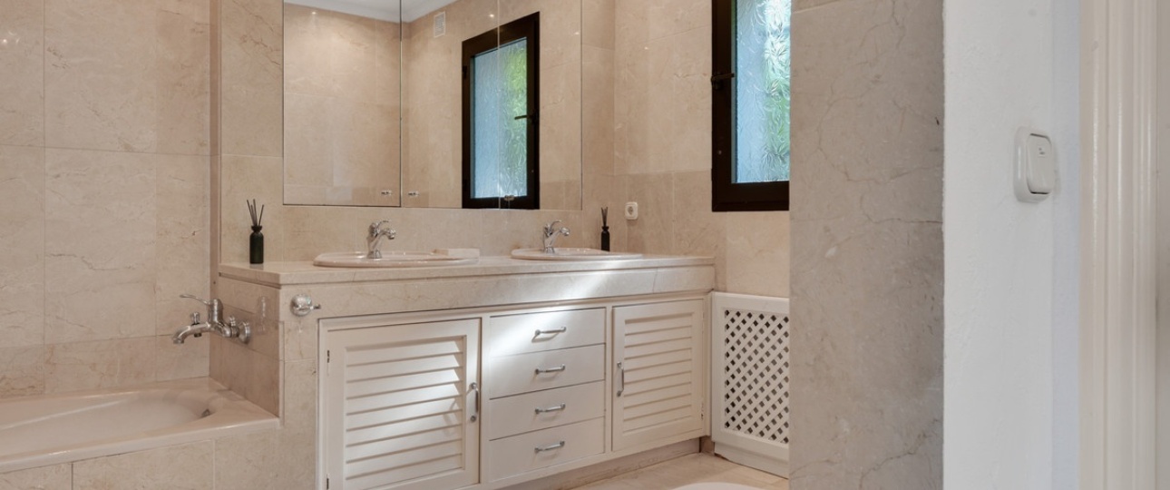 Resale - Villa - Marbella - El Rosario