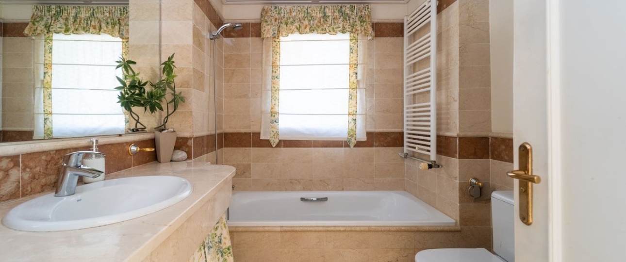 Resale - Villa - Marbella - El Rosario