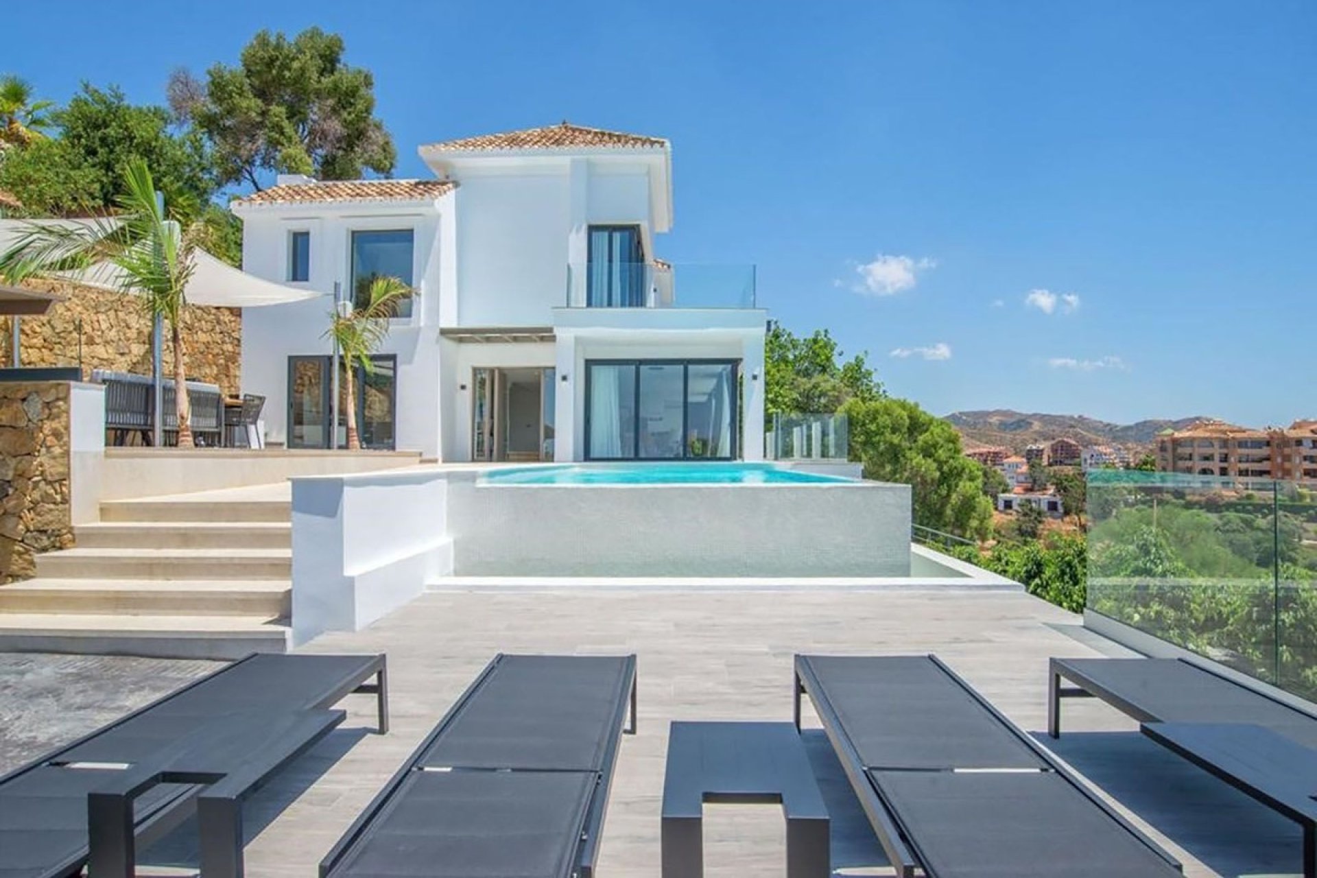 Resale - Villa - Marbella - Elviria