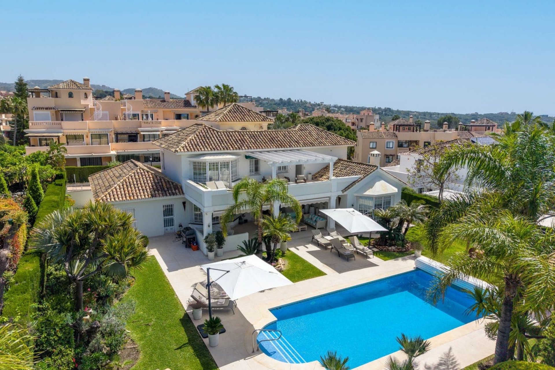 Resale - Villa - Marbella - Elviria